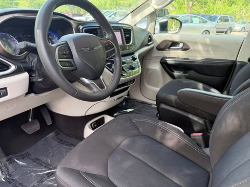 Used 2023 Chrysler Voyager LX FWD image 16
