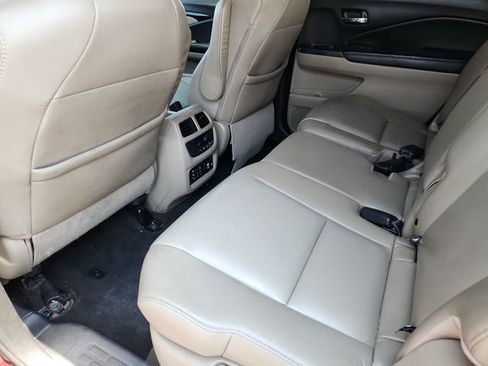 Used 2017 Honda Pilot Touring image 8