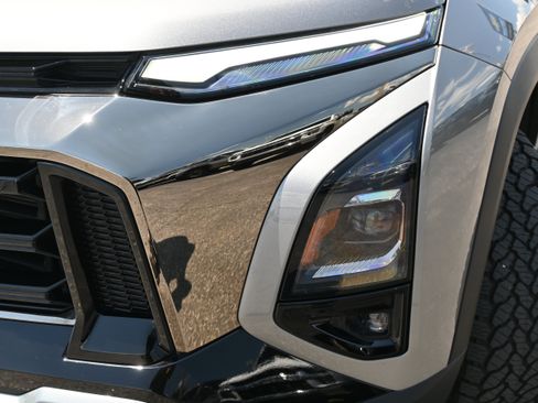 Used 2026 Chevrolet Equinox ACTIV w/ Convenience Package III FWD image 6