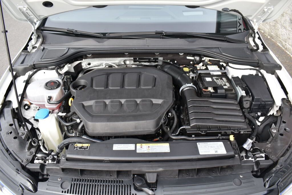Used 2024 Volkswagen Golf R AWD/4WD image 27