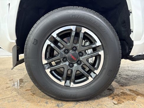 Used 2025 Toyota Tacoma TRD Sport AWD/4WD image 10