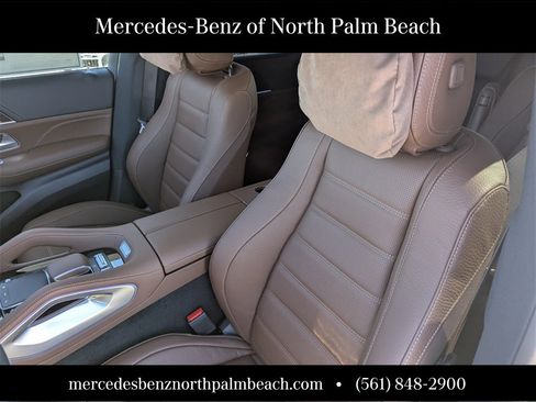 New 2026 Mercedes-Benz GLS 580 4MATIC image 9