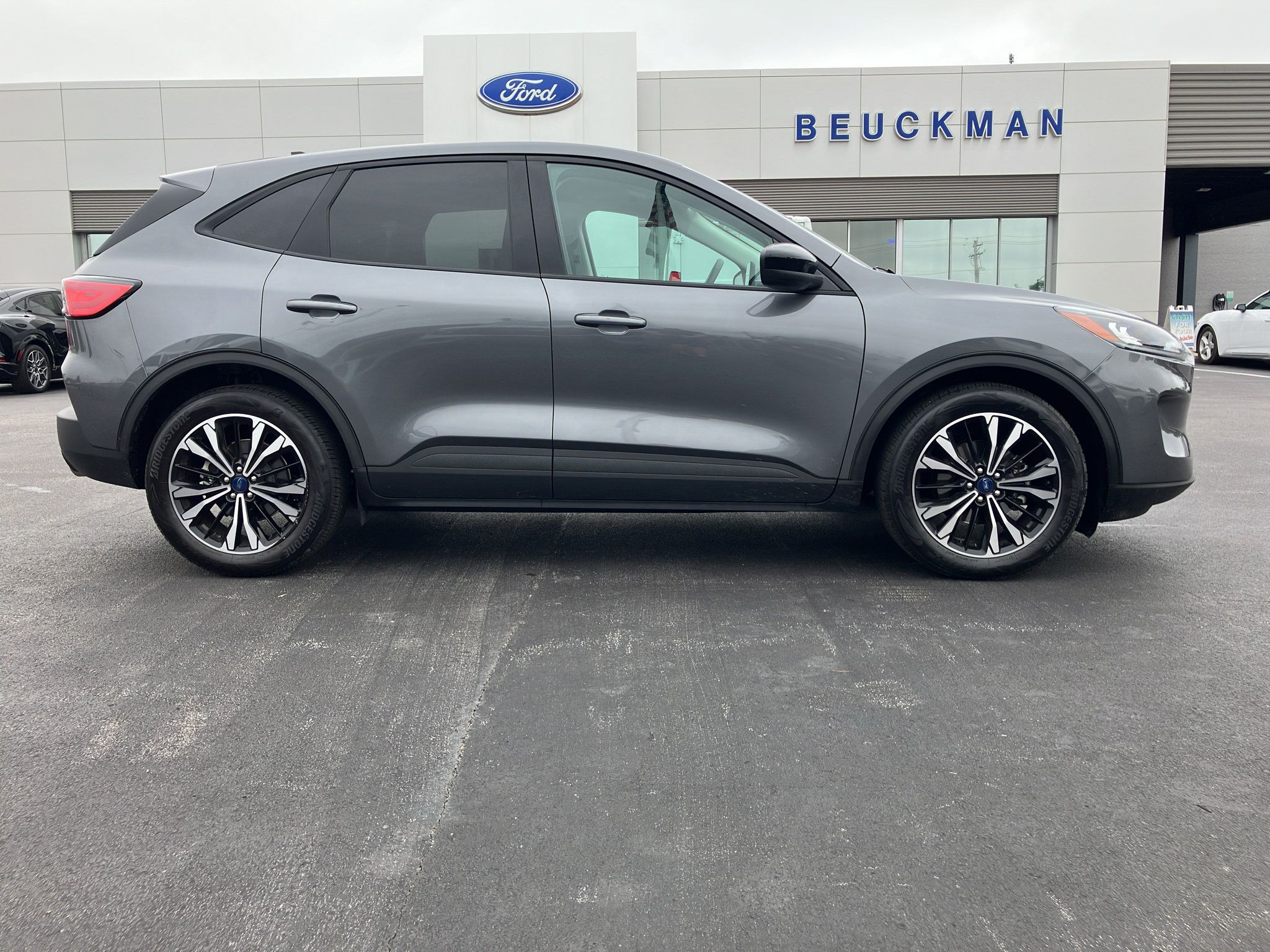 Used 2022 Ford Escape SE w/ SE Sport Appearance Package FWD image 6