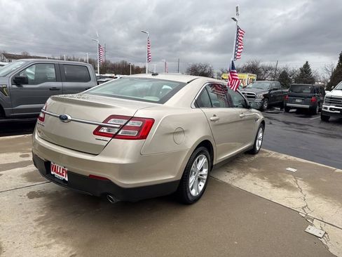 Used 2018 Ford Taurus SE image 10