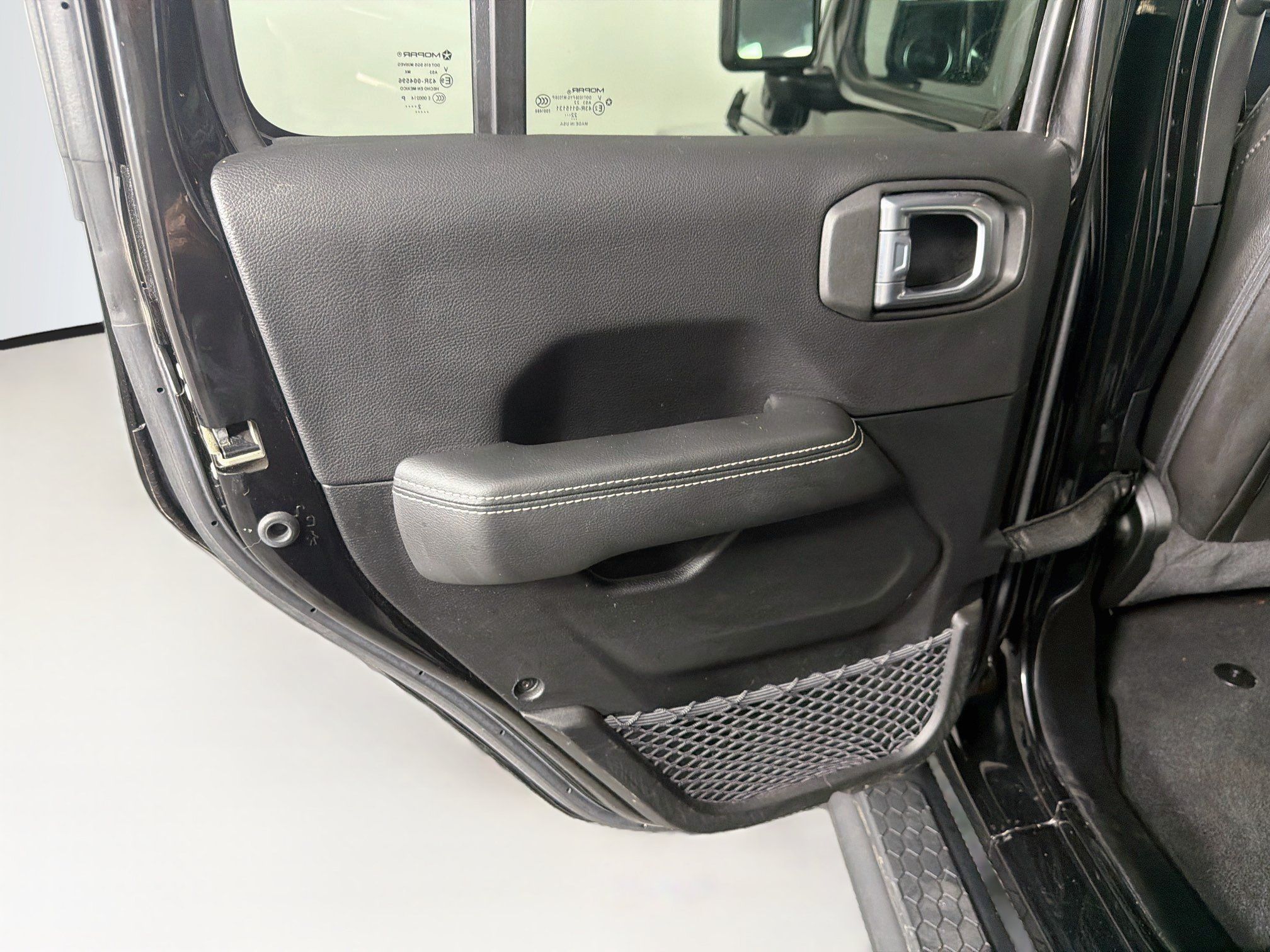 Used 2023 Jeep Wrangler Unlimited Sahara w/ Cold Weather Group AWD/4WD image 26