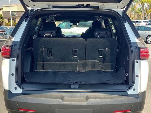 Used 2022 Chevrolet Traverse LT image 22