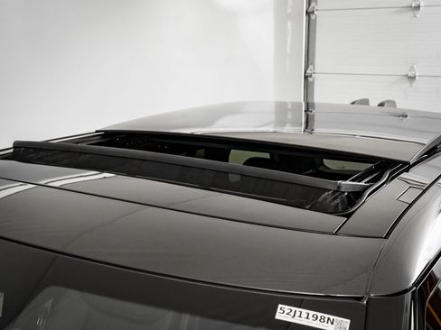 New 2026 Land Rover Range Rover Long Wheelbase SE image 13