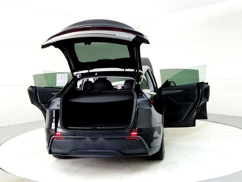 Used 2026 Tesla Model Y Long Range image 11