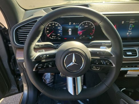 New 2026 Mercedes-Benz GLS 580 4MATIC image 29