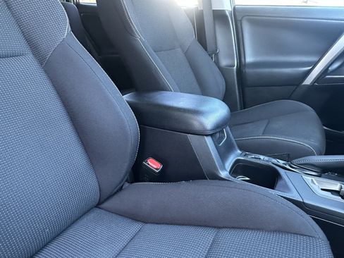 Used 2018 Toyota RAV4 XLE AWD/4WD image 17