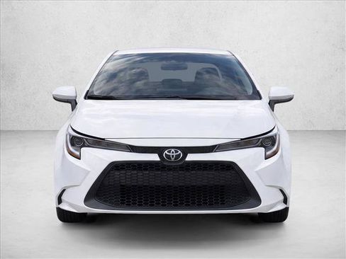 Used 2022 Toyota Corolla LE FWD image 2