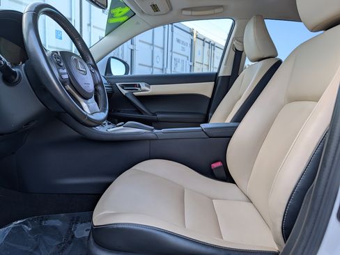 Used 2014 Lexus CT 200h FWD image 25