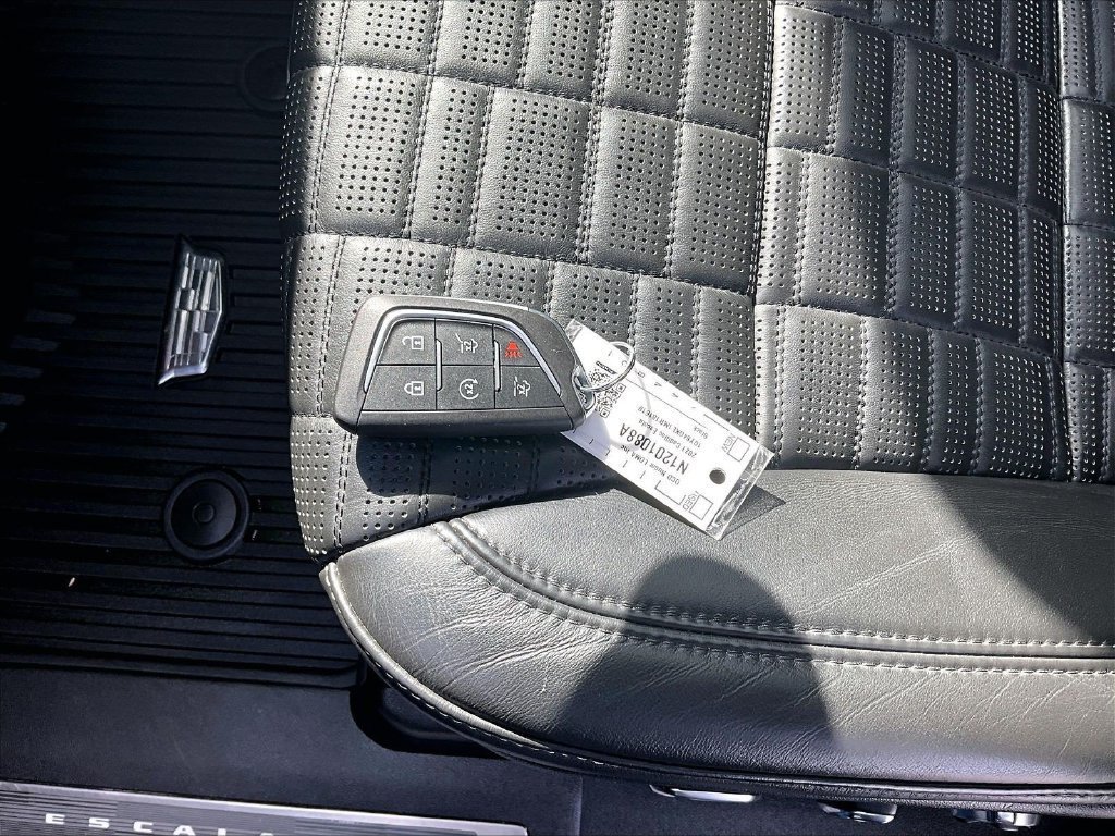 Used 2021 Cadillac Escalade Sport Platinum w/ LPO, Floor Liner Package AWD/4WD image 32