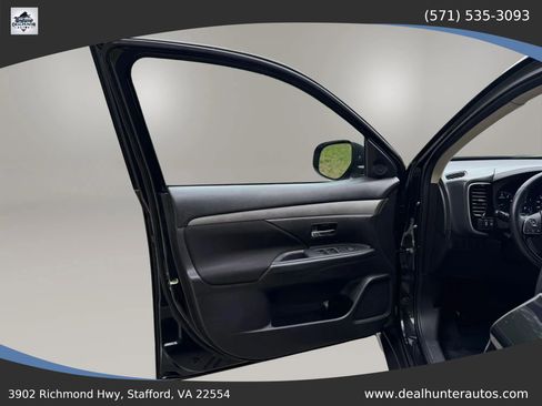 Used 2018 Mitsubishi Outlander SE AWD/4WD image 22