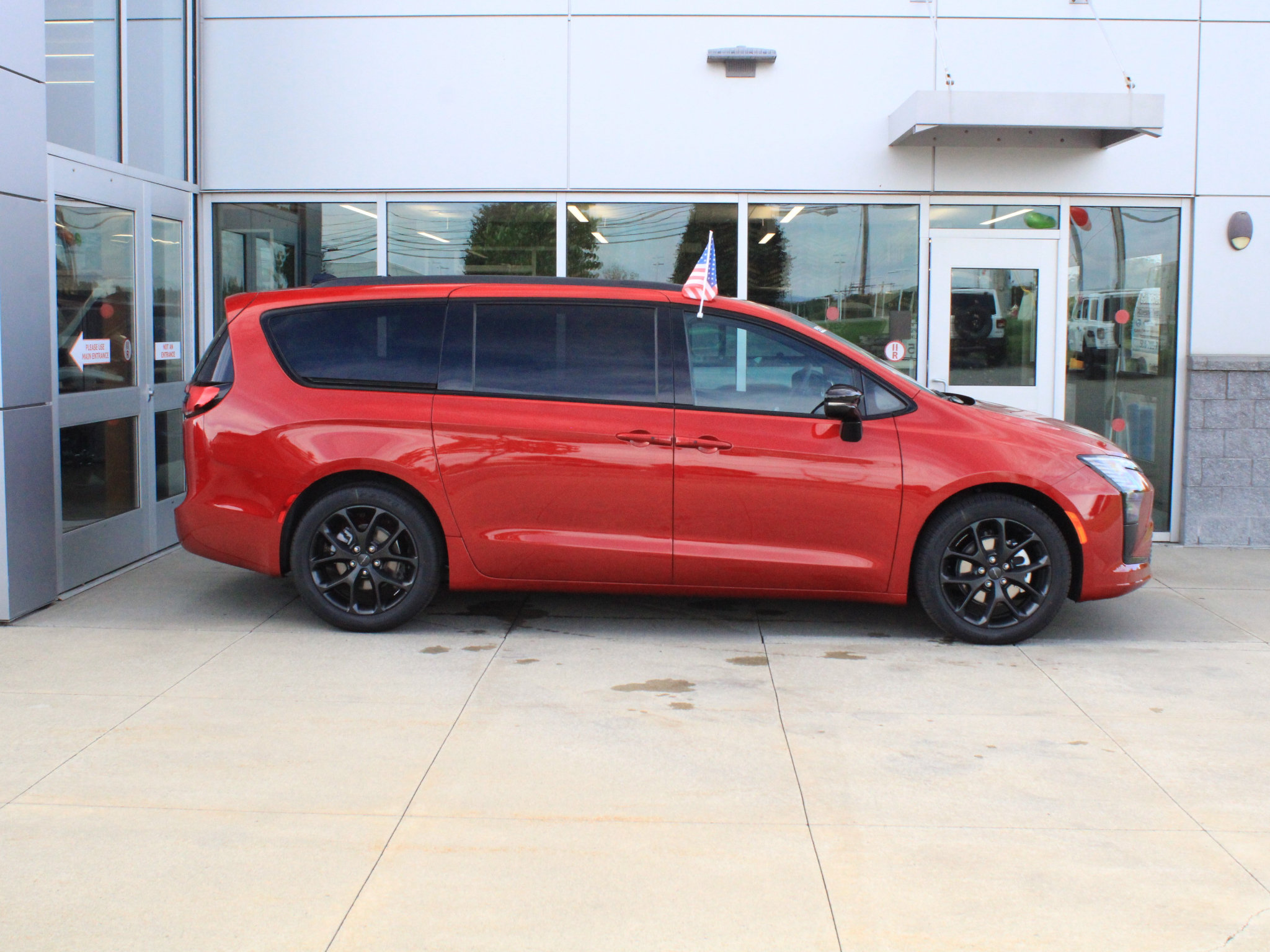New 2027 Chrysler Pacifica Select FWD image 4