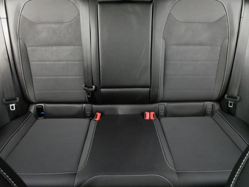 Used 2023 Volkswagen Taos SE w/ Panoramic Sunroof Package image 13