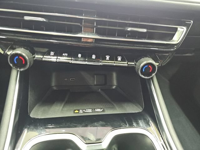 Used 2025 Chevrolet Traverse LT AWD/4WD image 25