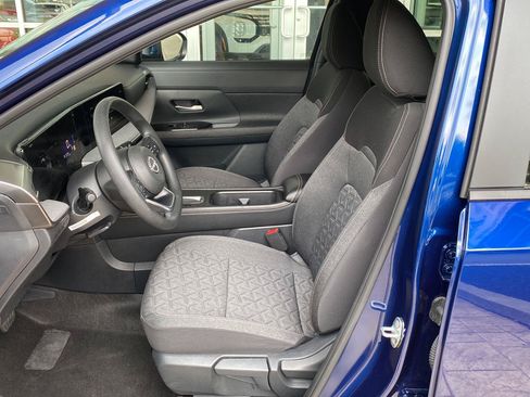 Certified 2025 Nissan Kicks SV AWD/4WD image 19