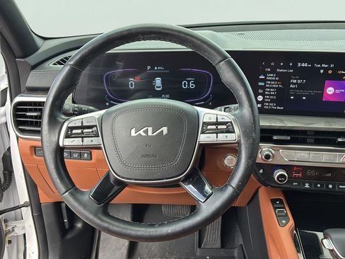 Used 2025 Kia Telluride AWD image 28