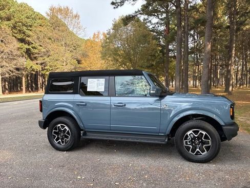 Used 2025 Ford Bronco Outer Banks image 2