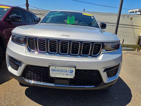 Used 2025 Jeep Grand Cherokee Limited AWD/4WD image 4