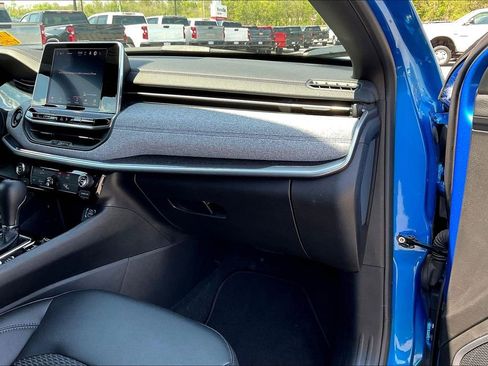 Used 2025 Jeep Compass Latitude image 15