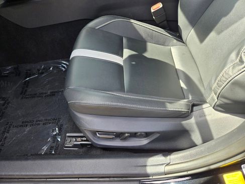 Used 2025 Toyota Camry SE FWD image 11