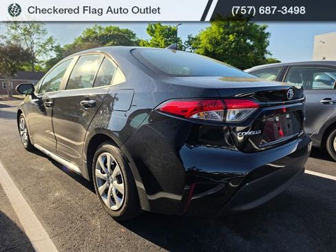 Used 2024 Toyota Corolla LE FWD image 4