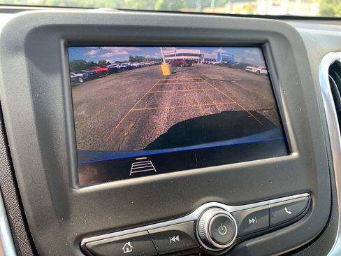 Certified 2021 Chevrolet Equinox LS AWD/4WD image 14