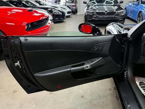 Used 2005 Chevrolet Corvette Convertible w/ Preferred Equipment Group RWD image 9