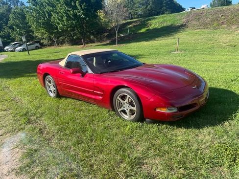 Used 2004 Chevrolet Corvette Convertible w/ Preferred Equipment Group RWD image 7