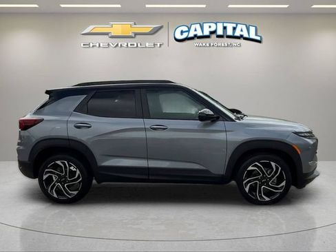 Used 2025 Chevrolet TrailBlazer RS w/ Convenience Package FWD image 6