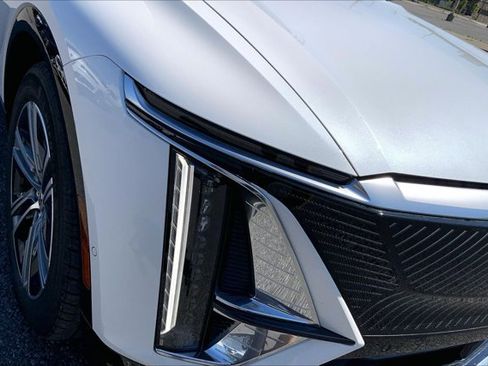 Certified 2024 Cadillac Lyriq Luxury w/ LPO, Floor Liner Package AWD/4WD image 28
