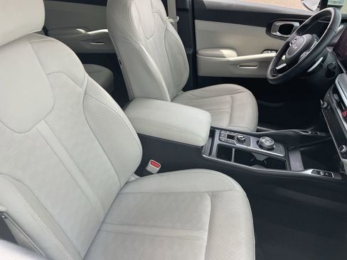 Certified 2025 Kia Sorento EX AWD/4WD image 10