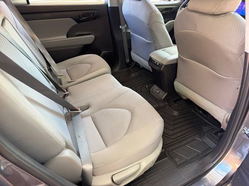 Used 2023 Toyota Highlander L FWD image 32