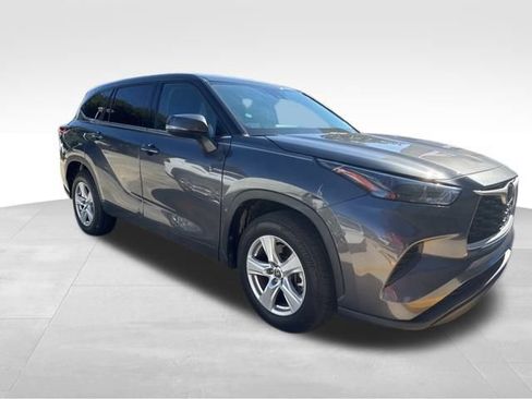 Used 2022 Toyota Highlander L image 24