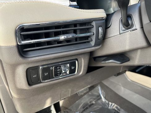 Used 2024 Lincoln Corsair Premiere image 15