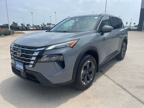 Certified 2026 Nissan Rogue SV FWD image 5