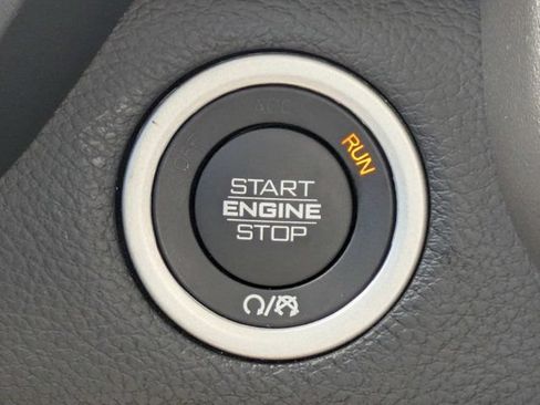 Used 2020 RAM 1500 Laramie AWD/4WD image 29