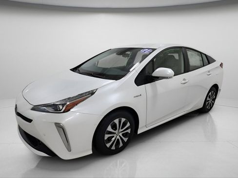 Used 2021 Toyota Prius LE image 8