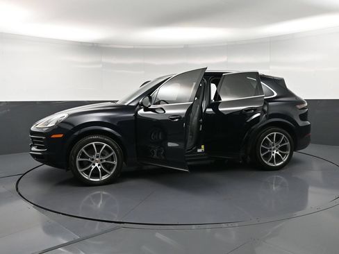 Certified 2023 Porsche Cayenne AWD/4WD image 35