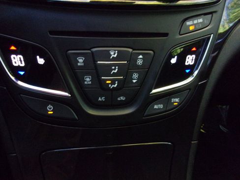 Used 2017 Buick Regal Premium w/ Driver Confidence Package #2 image 28