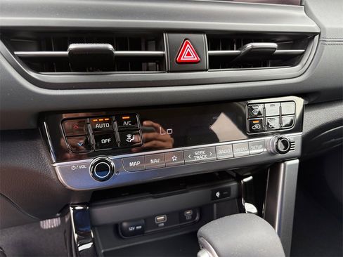 New 2025 Kia Seltos SX w/ SX Sunroof Package image 29