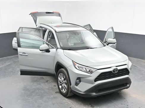 Used 2021 Toyota RAV4 XLE Premium image 50