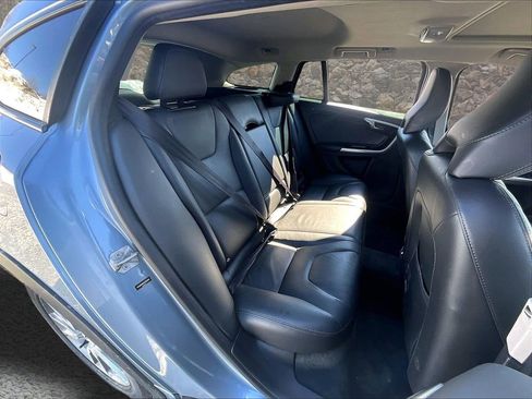 Used 2018 Volvo V60 T5 Cross Country w/ Convenience Package image 25