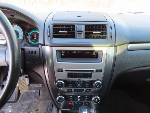 Used 2010 Ford Fusion SEL image 5