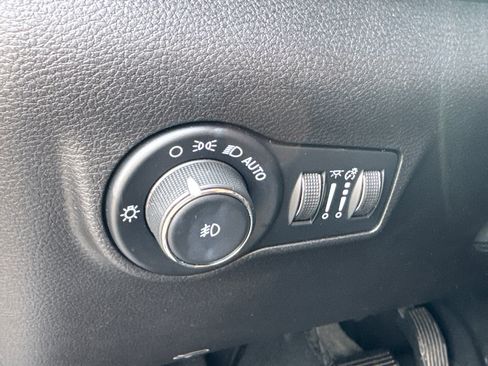 Used 2024 Jeep Compass Latitude AWD/4WD image 28