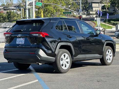 Used 2025 Toyota RAV4 LE image 5
