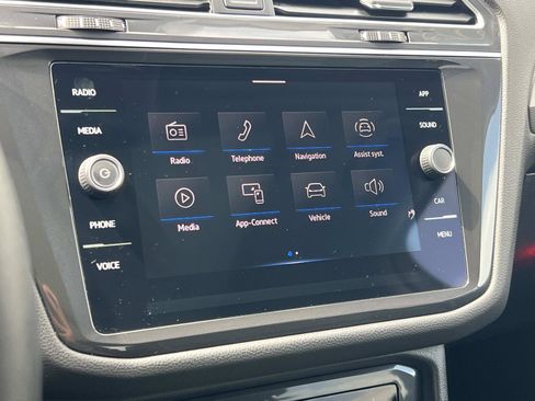 Certified 2023 Volkswagen Tiguan SE FWD image 13