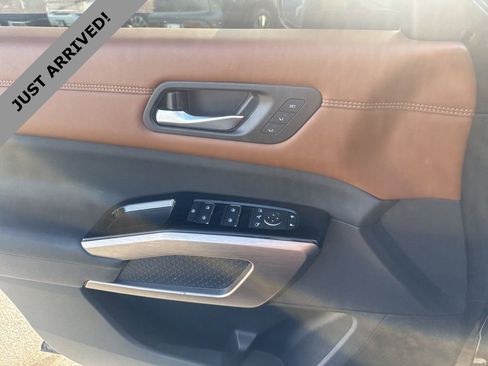 Certified 2023 Nissan Pathfinder Platinum w/ Black Appearance Package image 12